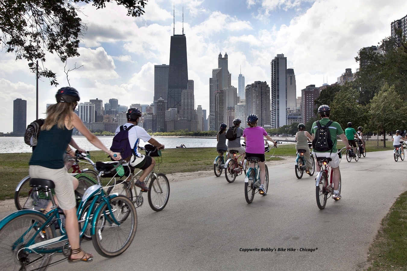 Chicago sightseeing tour of cyclists riding Lake Shore Drive Chicago sightseeing tour of cyclists riding Lake Shore Drive | Bobby's Bike Hike